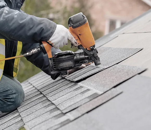 24/7 emergency roof repair experts provide quick fixes for leaks, storm damage, and more.